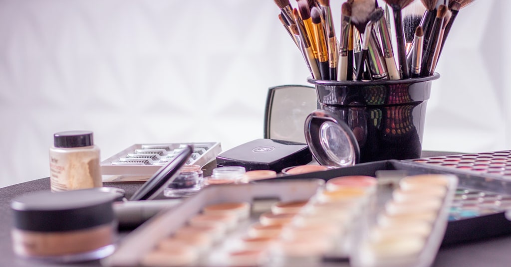 15 Must-Invest Bridal Makeup Kit items List To Look Flawless